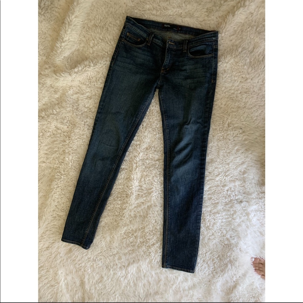 Excellent shape, barely worn denim!